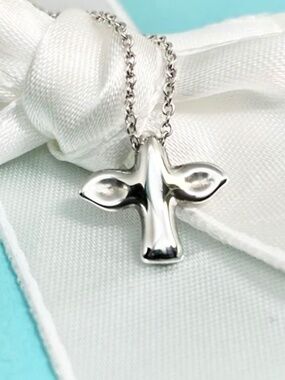 Tiffany & Co Dove Cross Elsa Peretti 925 silver 16” with box